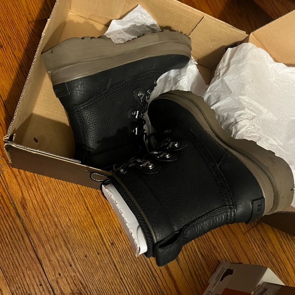 Sorel - Picture 3 of 5